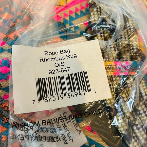 STILL IN THE BAG KAVU (NWT) RHUMBUS RUG SLING BAG - Picture 3 of 5